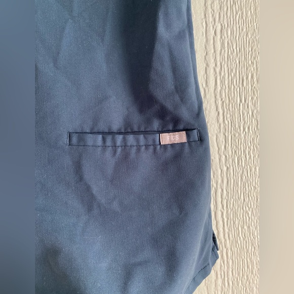 FIGS Classic Scrub Top, size XS - Picture 10 of 12